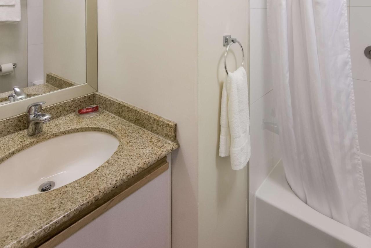 Surestay Hotel By Best Western North Vancouver Capilano Західний Ванкувер Екстер'єр фото