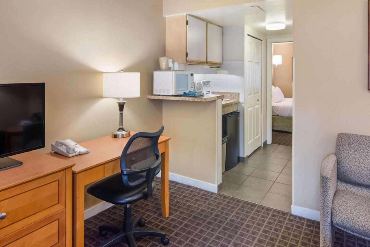 Surestay Hotel By Best Western North Vancouver Capilano Західний Ванкувер Екстер'єр фото